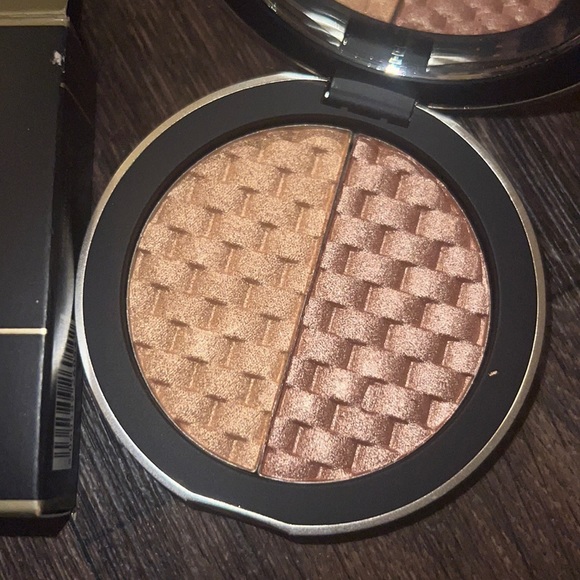 Code 8 Mood Highlight  Palette - Picture 3 of 6